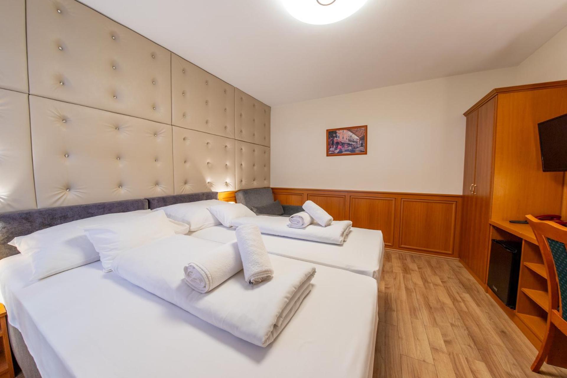 Szinbad Hotel Pécs Zewnętrze zdjęcie