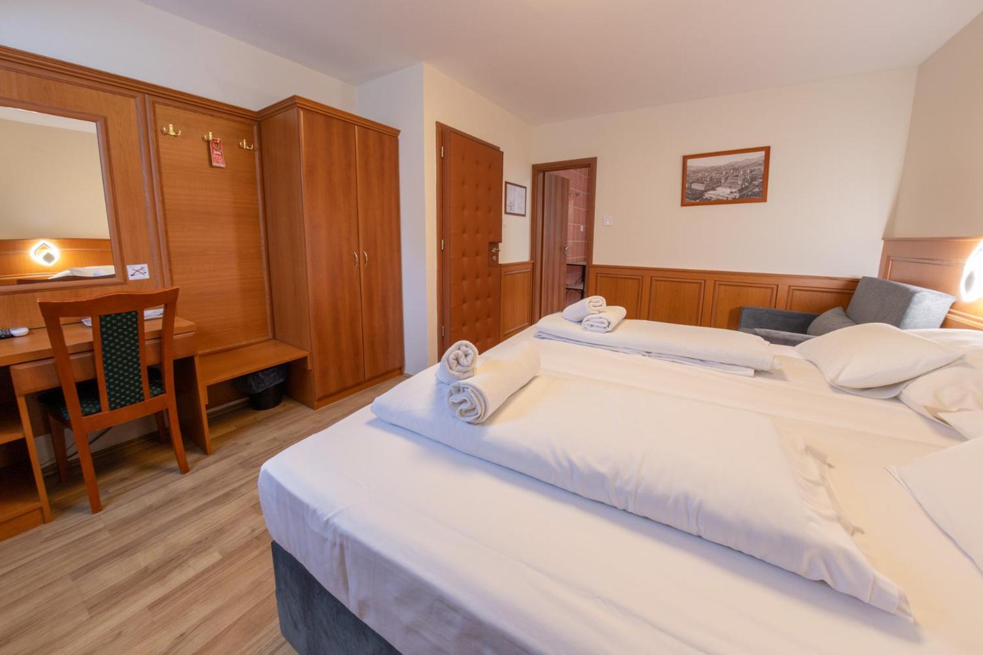 Szinbad Hotel Pécs Zewnętrze zdjęcie