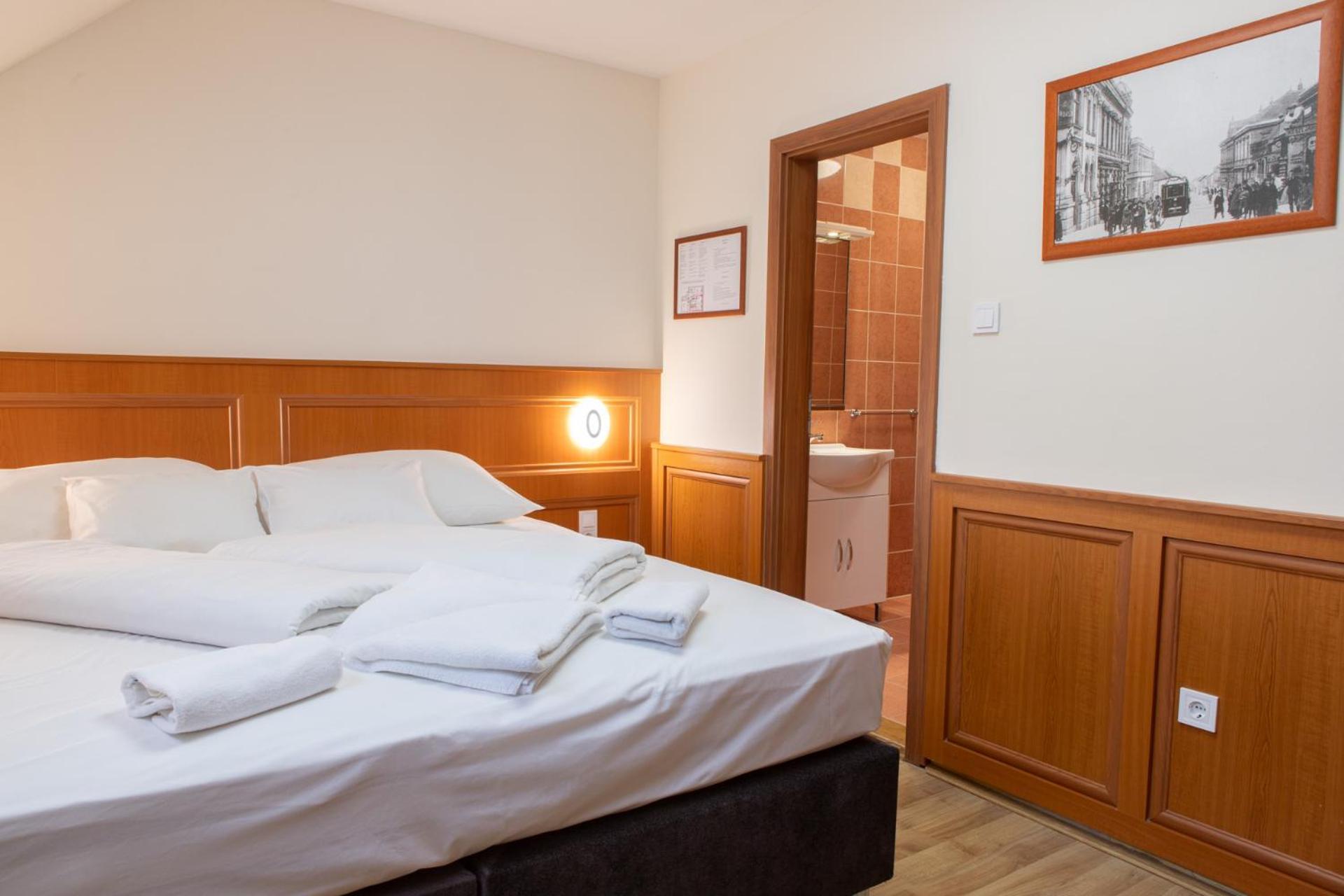 Szinbad Hotel Pécs Zewnętrze zdjęcie