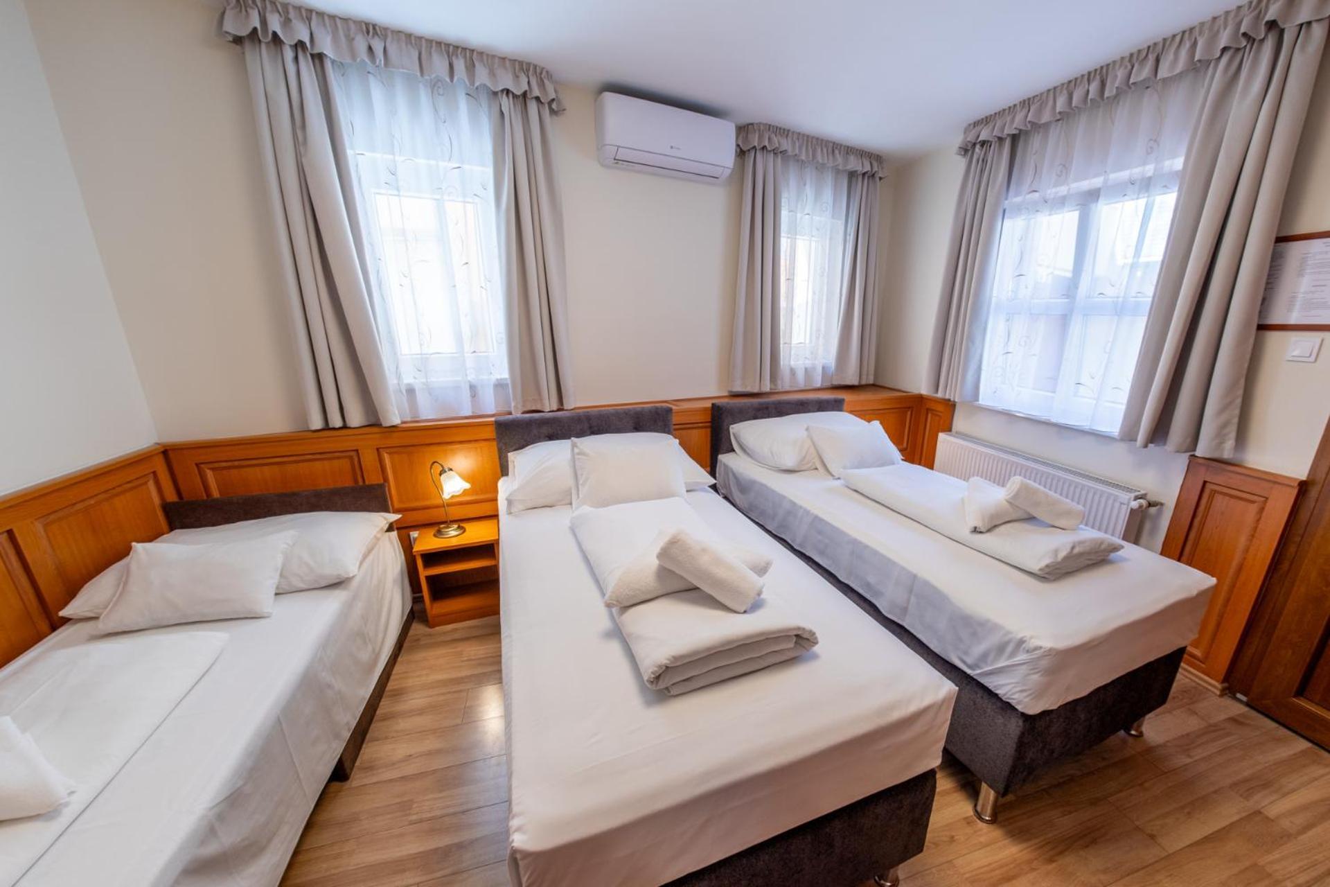 Szinbad Hotel Pécs Zewnętrze zdjęcie