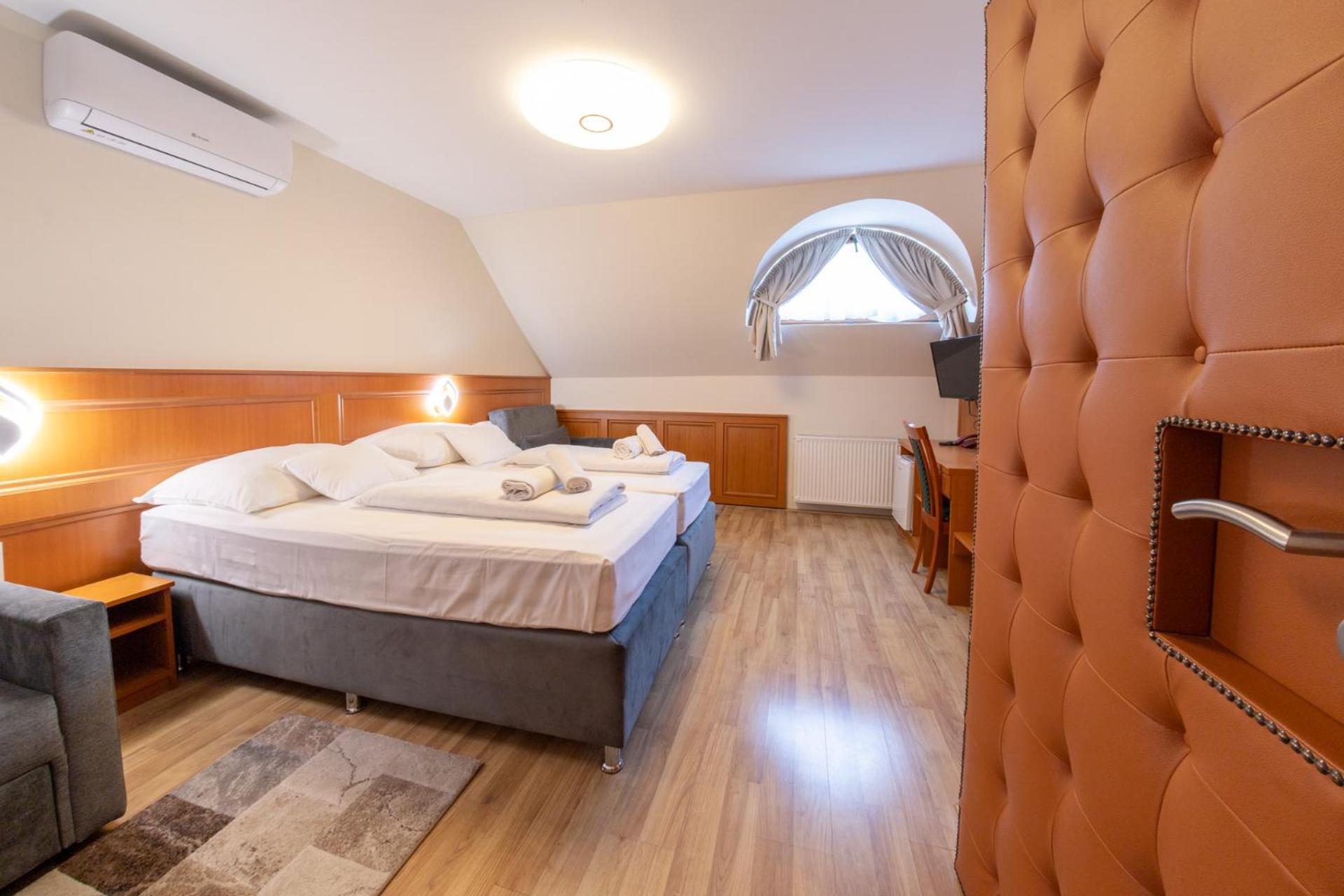 Szinbad Hotel Pécs Zewnętrze zdjęcie